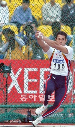 무로후시 고지(해머던지기·일본) 1974년 10월 8일생 187cm, 89kg 84.86m(개인최고기록) 2004년 아테네 올림픽 금메달, 2006년 국제육상경기연맹 월드컵 1위