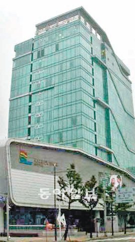 인천도시개발공사가 소유하고 있는 하버파크호텔. 중구 항동 옛 인천지방경찰청터에 들어선 이 호텔을 인천시가 재정난해소를 위해 매물로 내놓았지만 아직 새주인을 찾지 못하고 있다. 김영국 동아닷컴 객원 기자 press82@donga.com