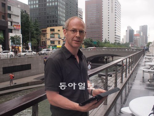 영국인 변호사 칼 플린. 그가 한국에 남겠다고 하자 한국인 친구들이 “미쳤다”고 반대했다고 한다.