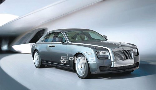 지난해 출시 이후 판매량이 꾸준히 늘어나고 있는 롤스로이스의 ‘고스트’. 롤스로이스 제공