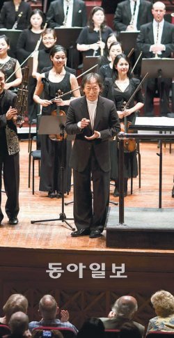 24일 에든버러 국제 페스티벌 무대에 선 서울시향. 열정적인 연주로 유럽 관객의 찬사를 이끌어냈다. 서울시립교향악단 제공
