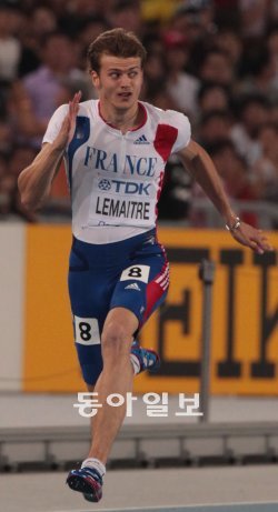100미터 결승에서 프랑스 백색 탄환 르미테르 선수가 질주하고 있다.
