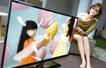 LG전자가 국제가전박람회(IFA)에서 선보일 시네마 3차원(3D) 스마트 TV. LG전자는 이 밖에도 홈시어터, 모니터, 노트북, 스마트폰 등의 3D 제품을 선보인다. LG전자 제공