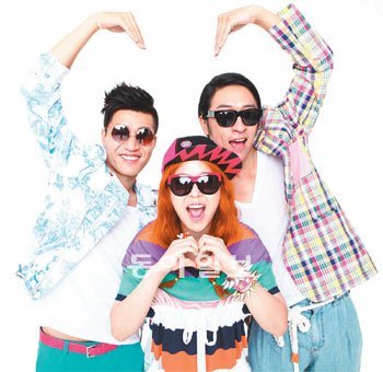 ‘코요태’로 다시 뭉친 김종민, 신지, 빽가(왼쪽부터)는 “우리가 즐거운 대중가요의 고유명사가 되는 유쾌한 그룹이 되길 바란다”고 말했다. PK미디어 제공