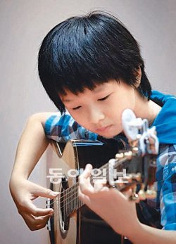 세계 최대 동영상 업체인 유튜브를 통해 스타가 된 ‘기타 신동’ 정성하 군. 동아일보DB