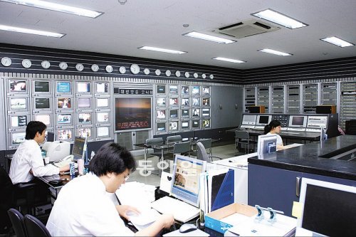 부산지역 결혼이주여성과 다문화가정 자녀들을 위해 고국에서 방영되는 모국어 방송을 무료로 제공하는 부산외국어대 위성방송센터 전경. 부산외국어대 제공