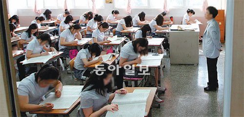 대학수학능력시험까지 남은 50여 일간 수시지원 때문에 페이스를 잃지 말고 9월 한국교육과정평가원 모의평가에서 드러난 자신의 취약점을 보완하는데 집중하는 것이 좋다. 동아일보 DB