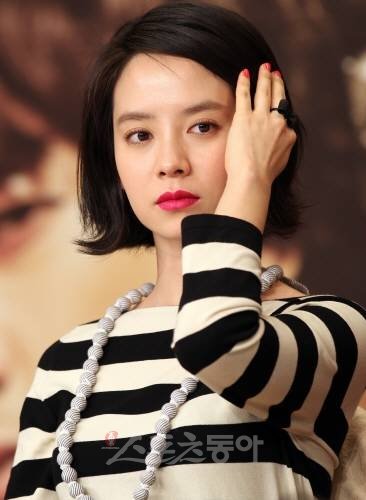 호흡곤란과 극심한 과로로 나흘새 세번 실신한 배우 송지효. 스포츠동아DB.