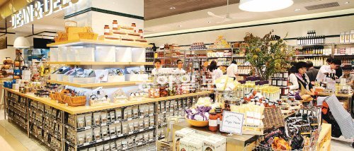 22일 정식으로 문을 여는 신세계백화점 강남점의 프리미엄 식품점 ‘딘&델루카’는 매장면적 330㎡(약 100평)로 전 세계 곳곳에서 수입한 최고급 식자재와 빵, 커피 등을 판매한다. 신세계백화점 제공