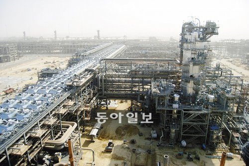 현대건설이 사우디아라비아 카란 지역에 짓고 있는 가스처리시설 공사 현장. 2009년 2월에 수주한 사업으로 현재 약 90%의 공정률을 보이고 있다.