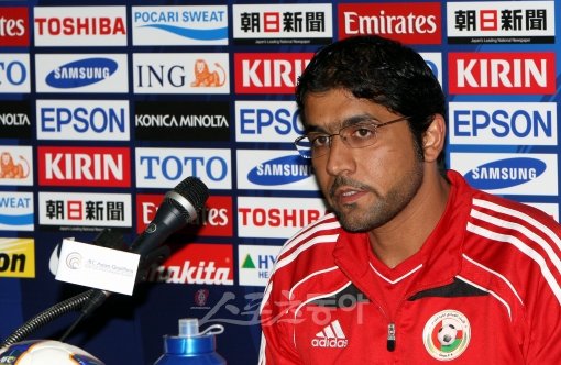 오만 알 아자니 오만 감독.  창원ㅣ박화용 기자 inphoto@donga.com 트위터 @seven7sola