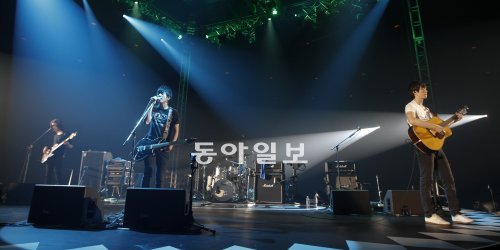 밴드 ‘씨앤블루’가 25일 일본 요코하마 아레나에서 공연을 열었다. 이들은 다음 달 워너 뮤직저팬과 계약하며 인디밴드 활동을 접고 메이저 밴드로 데뷔한다. fnc저팬 제공