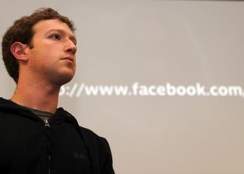 전세계 8억명의 사용자를 끌어들인 페이스북의 창시자 마이클 저커버그는 20대 초반에 이미 21조원의 자산가가 됐다. 하지만 돈을 목표로 일을 한 것이 아니었기 때문에 이 같은 위대한 성과를 거둘 수 있었다.(연합뉴스)