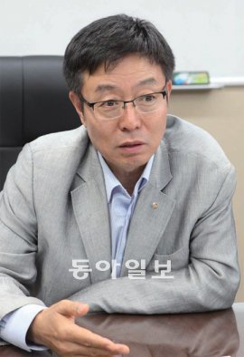 노윤철 롯데백화점 신규사업부문장은 최근 DBR(동아비즈니스리뷰)과의 인터뷰에서 “‘상권이 나빠도 지가는 상승한다’는 과거의 성공 공식이 더는 통하지 않는 시대”라며 “부동산 투자의 리스크를 최소화하기 위한 새로운 패러다임이 필요하다”고 말했다. 롯데백화점 제공