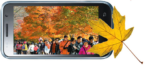 청명한 하늘과 붉게 물든 단풍을 찾아 떠나는 가을 산행, 아름다운 풍광을 담을 수 있는 스마트폰 카메라 앱과 관련 서비스는 필수다. 스포츠동아DB