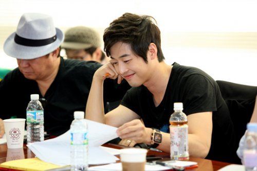 ‘나도, 꽃’ 대본 연습 중인 김재원.