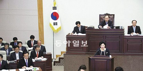 5일 경북도의회 임시회에서 서정숙 도의원(오른쪽 아래)이 집행부를 상대로 산하 기관장 임용 방식 문제점에 대해 도정 질문을 하고 있다. 경북도의회 제공