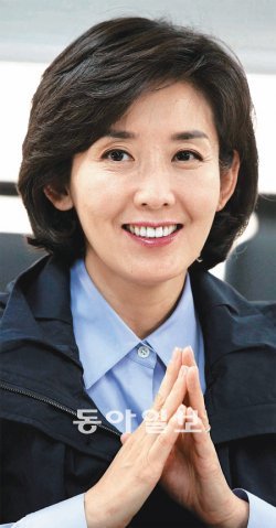 한나라당 나경원 서울시장 후보가 11일 서울 중구 한국프레스센터의 선거사무실에서 동아일보와 인터뷰하고 있다. 나 후보는 “이제 국민들도 여성이 시장을 하고, 여성이 대통령을 하는 대한민국을 바랄 것”이라고 말했다. 김경제 기자 kjk5873@donga.com