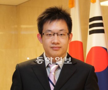 18일 서울 광화문 한중일협력사무국에 출근한 중국인 장무후이 씨. 변영욱 기자 cut@donga.com