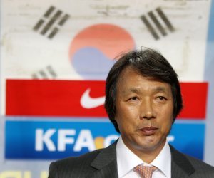 조광래 감독은 한국축구대표팀을 맡은 지 1년 4개월 동안 A매치에서 11승6무2패를 거뒀다.   스포츠동아