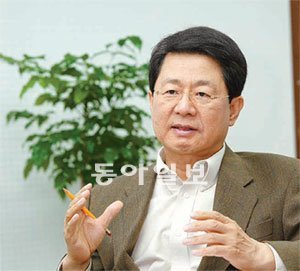 가천미래위원회 위원장을 맡고 있는 이달곤 행정학과 교수.