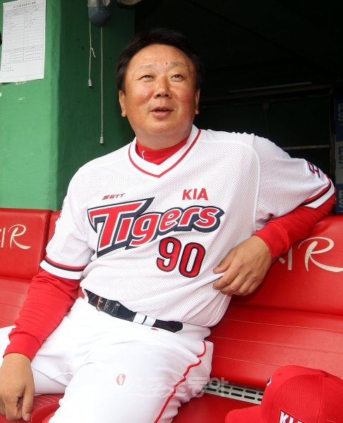 KIA가 외부 FA 영입에 적극적 태도를 보이며 FA 시장의 큰 손으로 떠올랐다. 그러나 새 사령탑 선동열 감독은 내부육성을 꾀하고 있어 추후 결정에 따라 판도가 뒤바뀔 수도 있다.  스포츠동아DB