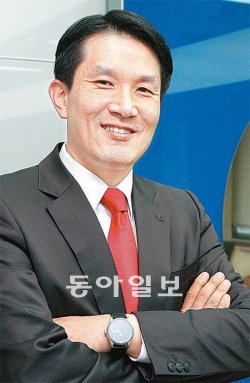 류승헌 신한금융지주 IR팀 부장은 “좋은 IR 담당자는 말을 잘하는 사람이 아니라 투자자의 말을잘 듣는 사람이어야 한다”며 “그래야 투자자들과 교감할 수 있다”고 강조했다. 신한금융지주 제공