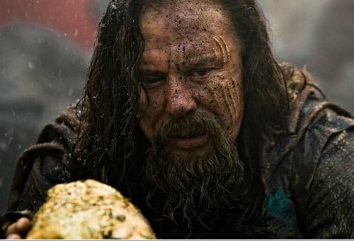 신과 인간 모두를 적으로 돌린 하이페리온. 하지만 그의 행동에는 설득력이 없다. 사진=NEW