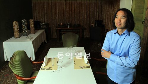 “6개월째 적자지만 손님들이 망하지 않게 할 거라고 믿습니다.” 서승호 씨는 자신만만하다. 신원건 기자 laputa@donga.com