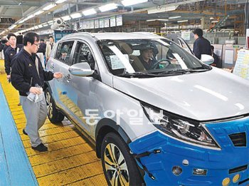 기아자동차 광주공장이 올해 연간 50만 대 생산목표를 향해 순항 중이다. 광주2공장의 스포티지R 생산라인. 기아차 광주공장 제공