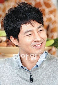 군 제대 후 처음으로 토크쇼에 출연한 조인성. 유성운 기자 polaris@donga.com