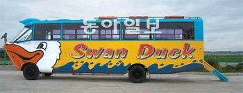 인천시가 해양관광산업 활성화를 위해 도입을 추진 중인 수륙양용버스.