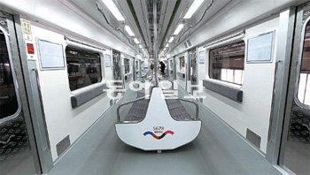 서울도시철도공사가 국산 부품으로 자체 제작한 전동차 ‘SR001’의 내부. SR001은 내년 10월부터 서울 지하철 7호선에 본격적으로 투입될 예정이다. 서울도시철도공사 제공