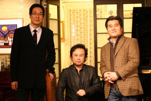 슈베르트의 겨울나그네를 협연할 해설 김이곤, 피아노 김도석, 테너 이인학(왼쪽부터)