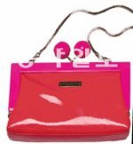 명함이나 립스틱을 넣을 수 있는 작은 손가방은 파티에 참석 할 때 유용한 아이템이다. 케이트스페이드뉴욕 제품.