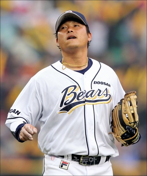 두산이 시장으로 나갔던 김동주를 다시 만난다. 전체협상이 시작되는 10일 이후 속전속결로 계약을 체결하겠다는 의지를 확고히 밝혔다 .스포츠동아DB