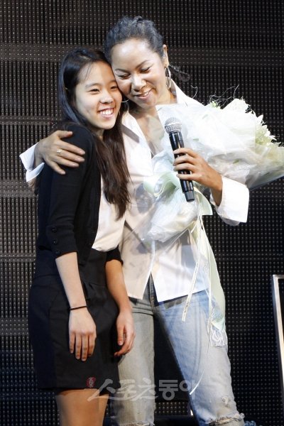 가수 인순이(오른쪽)와 딸 박세인씨. 스포츠동아DB