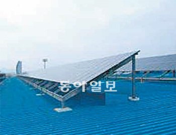 전남 광양항에 들어선 국내 최대 규모의 지붕형 태양광발전소. 여수광양항만공사 제공