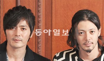 영화 ‘마이웨이’의 주역 장동건(왼쪽)과 오다기리 조. 두 배우는 최고의 마라톤 선수를 꿈꾸는 조선과 일본의 청년으로 등장해 국적을 초월한 인간애를 나눈다. SK플래닛·CJ엔터테인먼트 제공