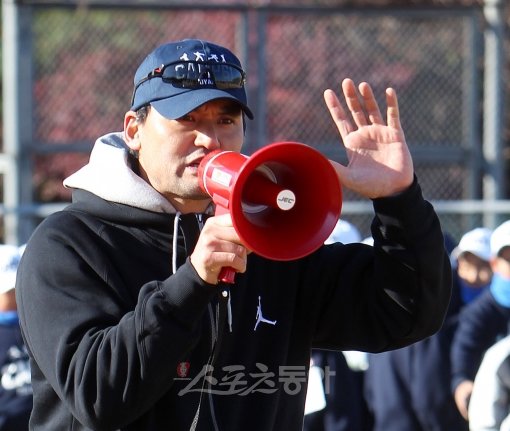 내년 한화의 박찬호 활용법은 6선발? 한대화 감독이 박찬호의 향후 활용법에 대해 6선발 카드를 집어들었다. 단, 그가 스프링캠프에서 어떤 모습을 보이느냐가 전제조건이다. 스포츠동아DB