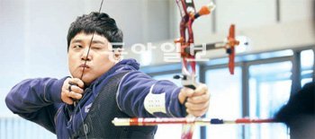 각 분야에선 최고지만 양궁에선 영락없는 초보가 됐다. ‘불멸의 국가대표’ 7인방은 제각기 다양한 포즈를 연출하며 웃음을 자아냈다. 채널A 제공