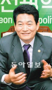 송영길 인천시장은 2일 동아일보와의 신년 인터뷰를 통해 새해 시정운영 방안을 밝혔다. 인천시 제공