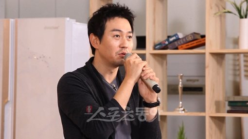 채널A의 글로벌 한식 토크쇼 ‘김수미의 쇼킹’에 출연해 과거 자폐증을 앓았던 사실을 공개한 박용우. 사진제공｜채널A