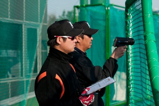 지금은 프런트지만 선수로서의 재기를 꿈꾸는 고양 원더스 이정호(앞쪽). 그가 바라는 해외 진출의 꿈이 이루어질 수 있을지 주목된다.사진제공｜고양 원더스