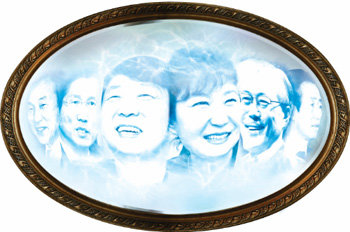 거울아, 거울아, 2012년 한국의 새로운 리더는 누구니? 한국인의 마음속에 겹겹이 쌓여 있는 리더의 이미지를 하나하나 끄집어내 봤다. 거울에는 누구의 얼굴이 떠오를 것인가.