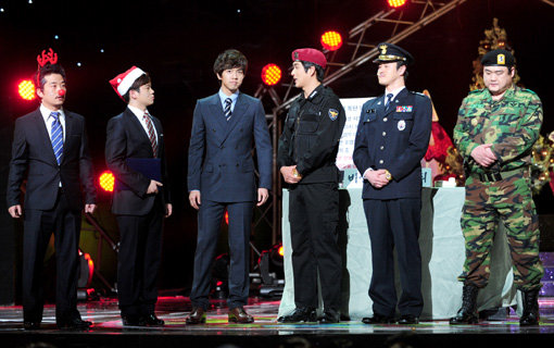요즘 스타들의 예능 나들이 프로그램 1순위로 꼽히는 KBS 2TV ‘개그 콘서트’. 사진은 지난해 12월25일 크리스마스 특집 ‘개그콘서트’의 ‘비상대책위원회’에 출연한 이승기. 사진제공 l KBS