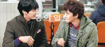 슬우(김영광·왼쪽)와 태양(지창욱)은 우연히 만나 밥을 먹다 야채에 대한 관심을 매개로 더욱 가까워진다. 채널A 제공