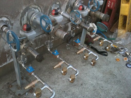 [함대사령부 부두 청수관에 안티프리저가 설치된 모습]