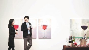 설 패키지를 잘 고르면 평소보다 적은 비용으로 도심 특급호텔의 서비스를 즐길 수 있다. 와이너리 투어를 위해 갤러리로 탈바꿈한 서울 신라호텔 영빈관. 신라호텔 제공