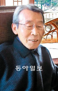 이경식 전 경제부총리가 12일 동아일보와의 인터뷰에서 경제개발계획 수립 당시의 상황을 설명하고 있다. 영동=황형준 기자 constant25@donga.com